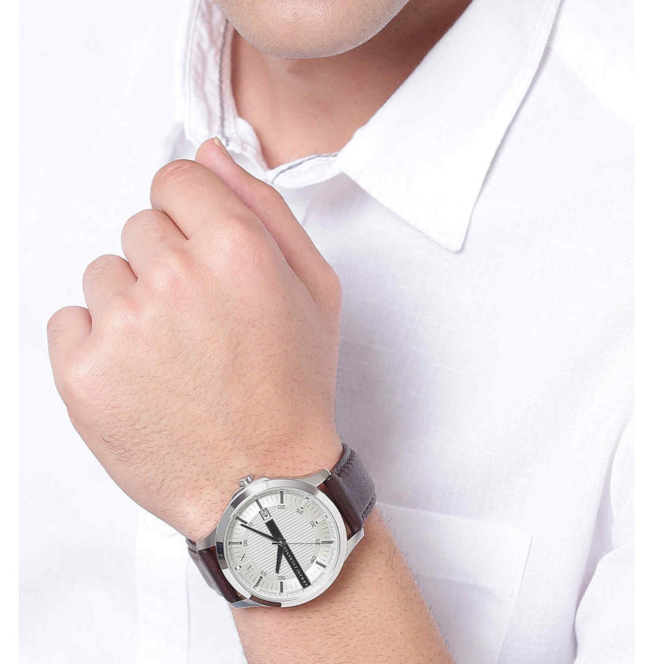Man wearing watch 489c78cAX2100_4