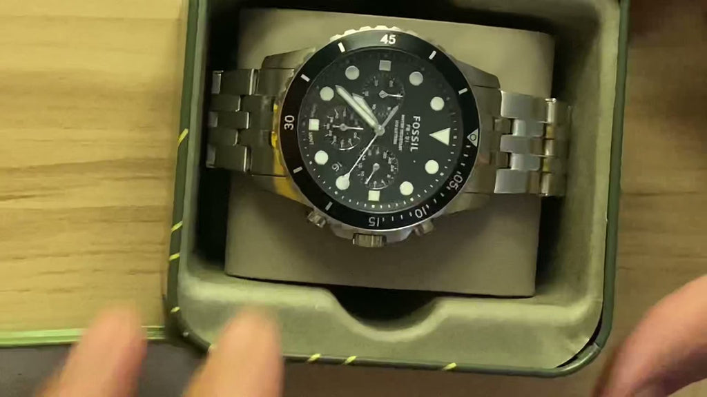 Fossil watch in box (hq720_9633cd13)