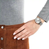 Silver watch on wrist, hs1pk6ht3ml9cdr35fsot7t8lgp2jokt