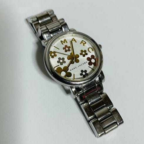Marc Jacobs Classic White Dial Silver Steel Strap Watch for Women - MJ3581