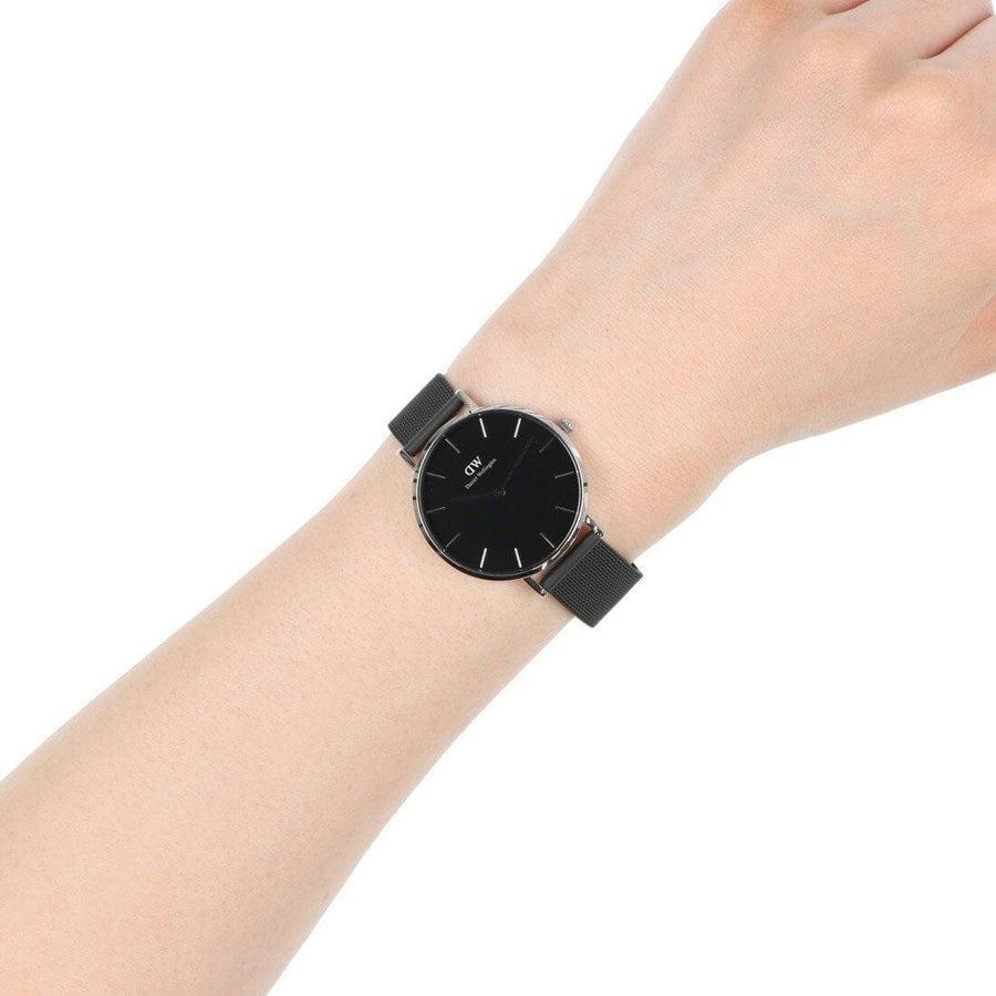 Daniel Wellington watch D03026DU00100_15_l on wrist