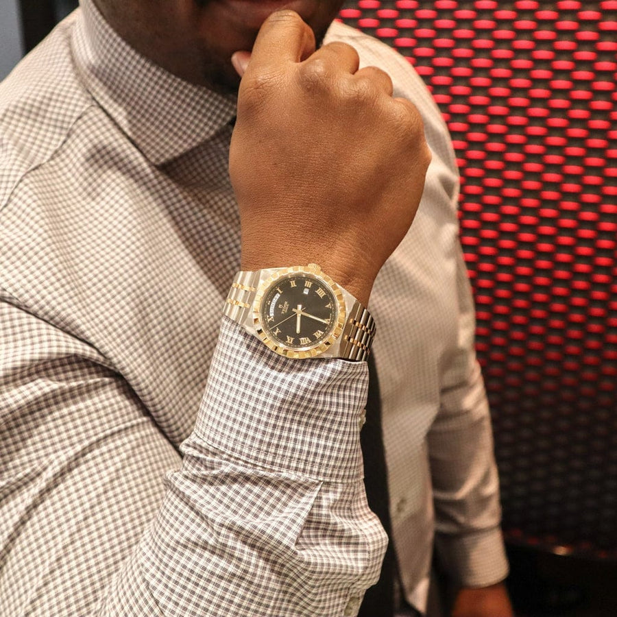 Man wearing a luxury gold watch, E61Ou_-WUAMcE78