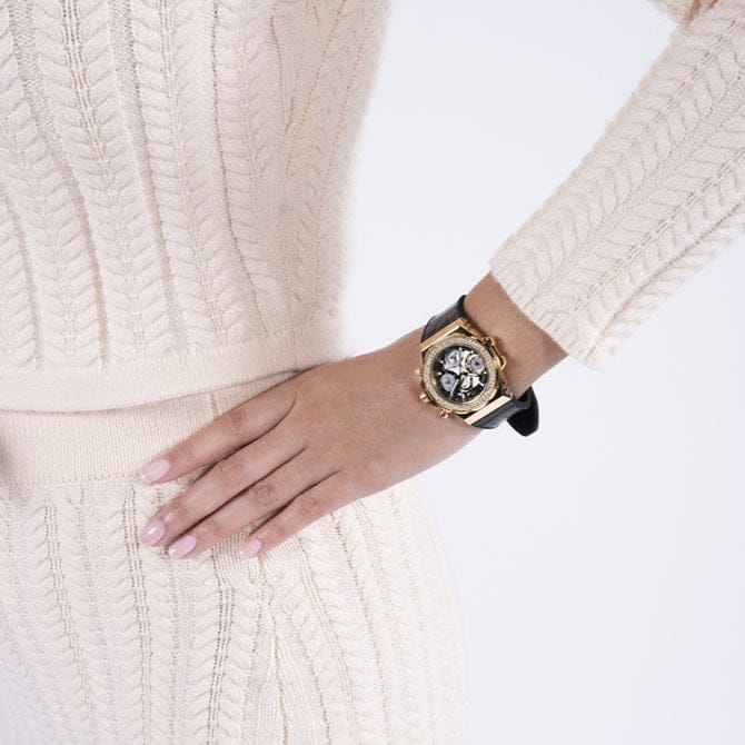 GW0553L4_M gold watch on wrist