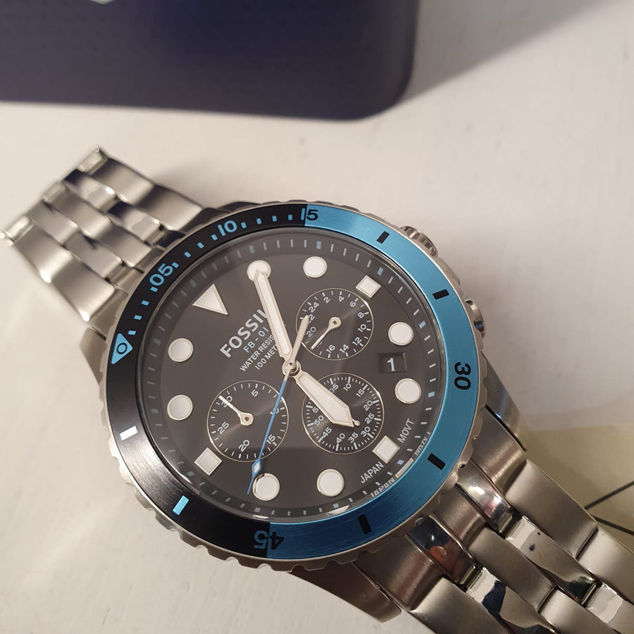 Fossil watch with blue bezel, photo from WhatsApp, July 6, 2022