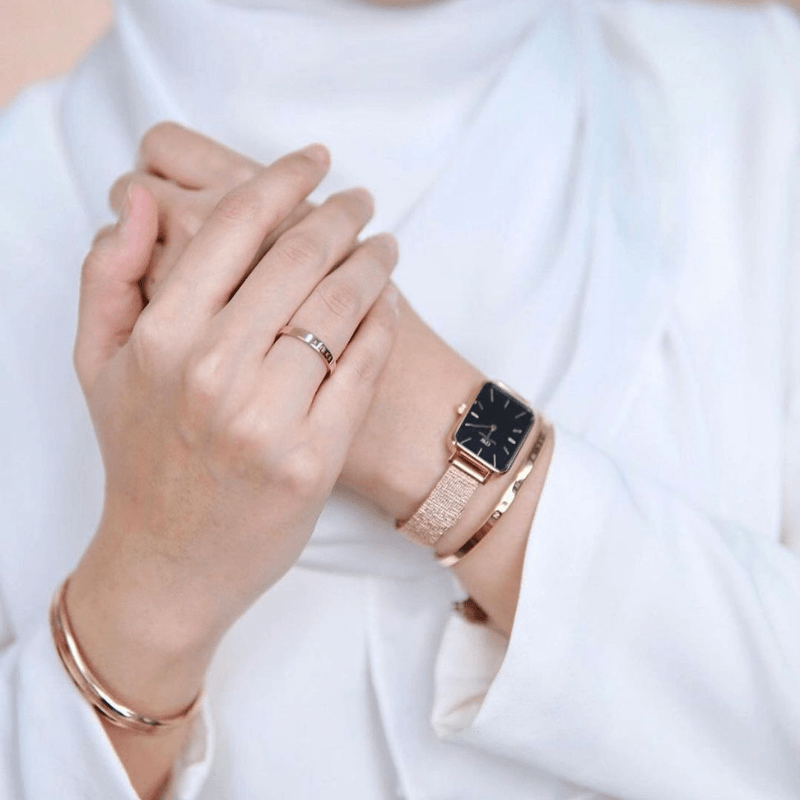 Daniel Wellington Quadro Melrose Black Dial Rose Gold Mesh Bracelet Watch For Women - DW00100432