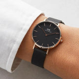 Daniel Wellington watch dw00100201_3_1 on wrist