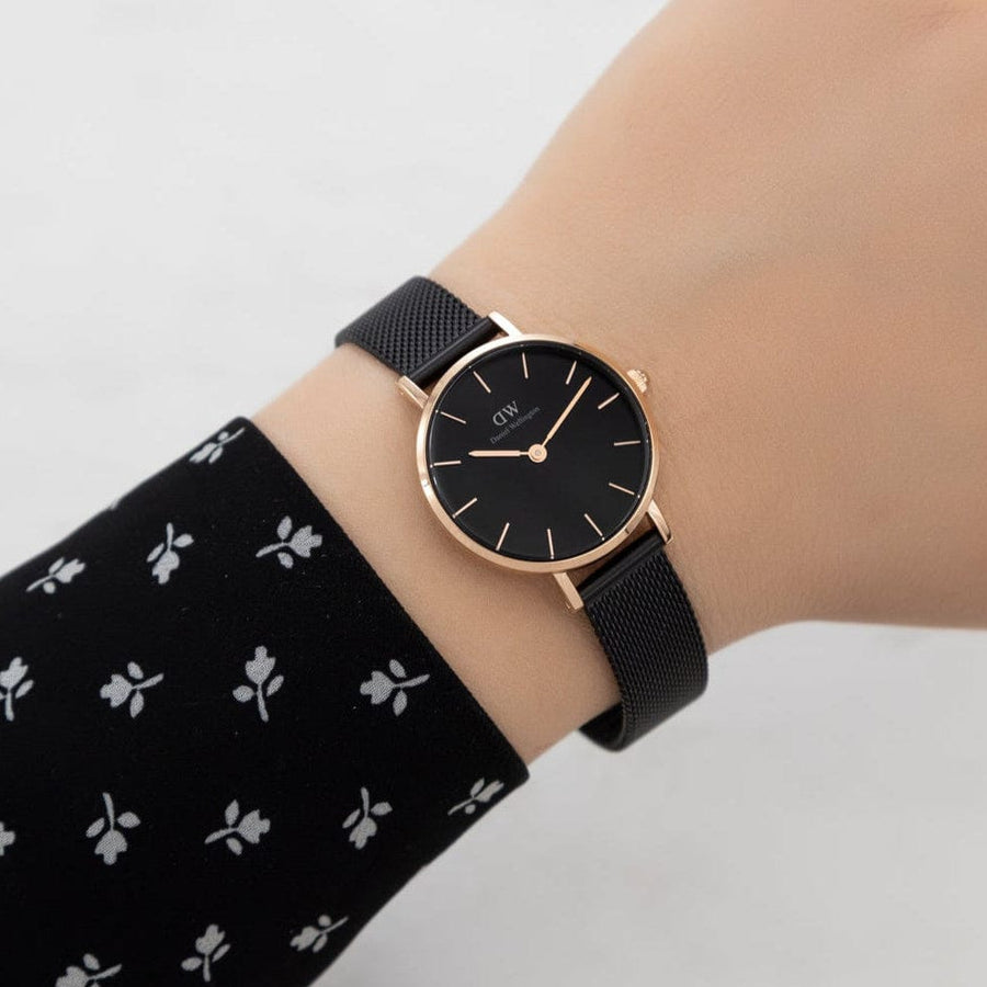 Daniel Wellington DW00100245_1 black watch on wrist