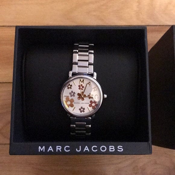 Marc Jacobs Classic White Dial Silver Steel Strap Watch for Women - MJ3581