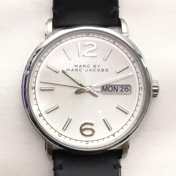 Marc Jacobs Fergus White Dial Black Leather Strap Watch for Men - MBM5076