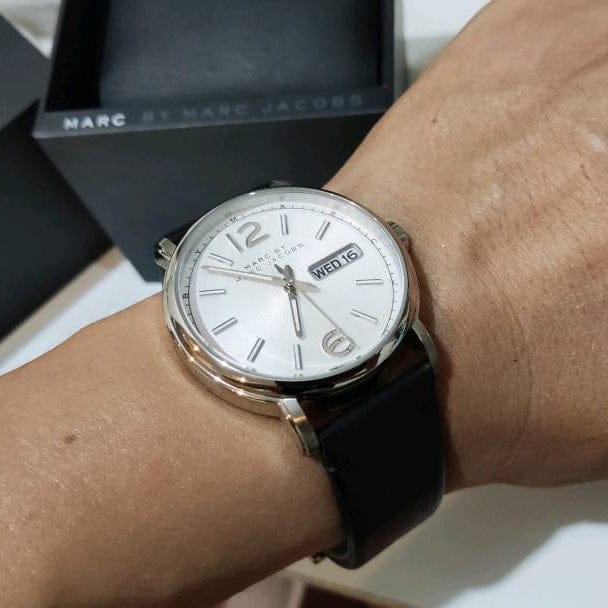 Marc Jacobs Fergus White Dial Black Leather Strap Watch for Men - MBM5076