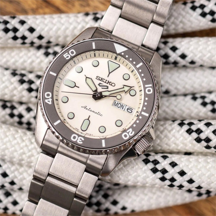 Seiko 5 Sports SKX Automatic Cream Dial Silver Steel Strap Watch For Men - SRPK31K1