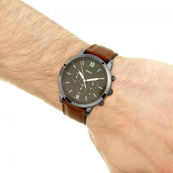 Fossil watch on wrist, brown leather strap, trV1uCsw1601618625